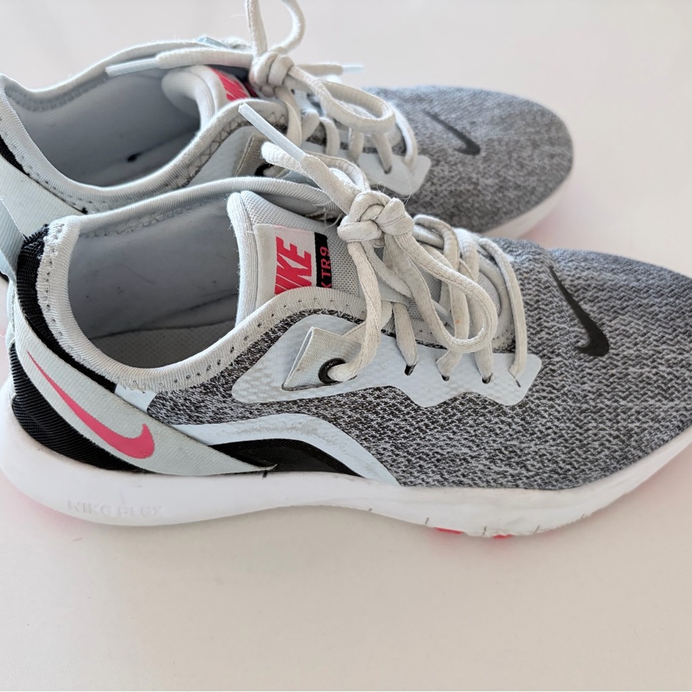 Nike Women's Athletic Shoes in Gray and Red